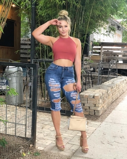 Courtney Tailor feet photo 13