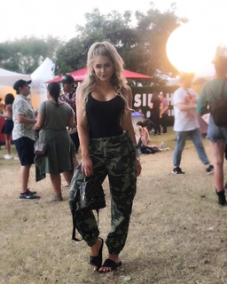 Courtney Tailor feet photo 10