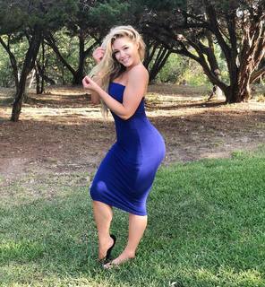 Courtney Tailor feet photo 9