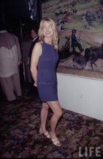 Courtney Thorne-Smith feet photo thumbnail