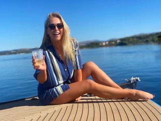 Courtney Veale feet photo 3