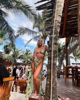 Courtney Veale feet photo 11