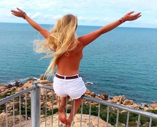 Courtney Veale feet photo 1