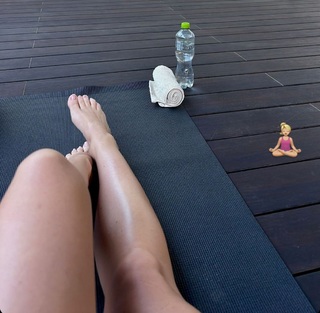 Courtney Veale feet photo 4