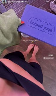 Courtney Veale feet photo 1