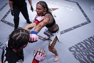 Cris Cyborg feet photo thumbnail