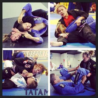 Cris Cyborg feet photo thumbnail