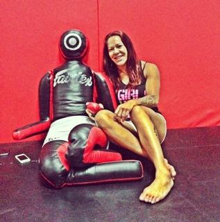 Cris Cyborg feet photo thumbnail