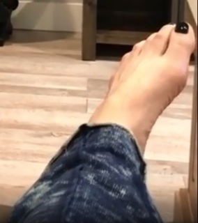 Cris Cyborg feet photo thumbnail