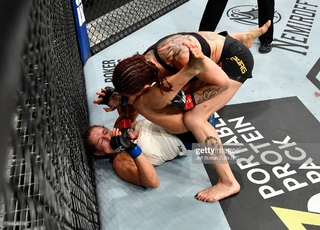 Cris Cyborg feet photo thumbnail