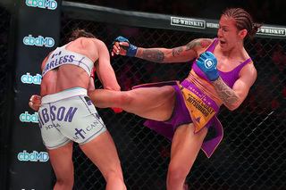 Cris Cyborg feet photo thumbnail