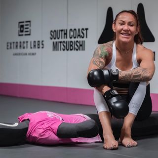 Cris Cyborg feet photo thumbnail