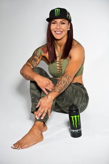 Cris Cyborg feet photo thumbnail