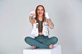 Cris Cyborg feet photo thumbnail