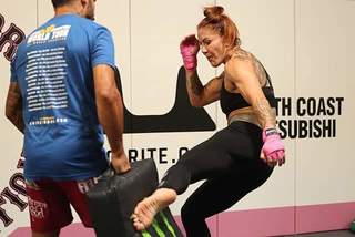 Cris Cyborg feet photo thumbnail