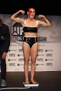 Cris Cyborg feet photo thumbnail