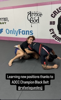Cris Cyborg feet photo thumbnail