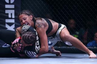 Cris Cyborg feet photo thumbnail