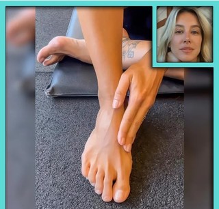 Cris Dias feet photo 2