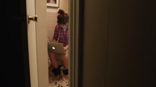 Cristin Milioti feet photo thumbnail