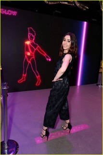 Cristin Milioti feet photo thumbnail