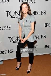 Cristin Milioti feet photo thumbnail