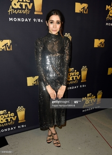 Cristin Milioti feet photo thumbnail