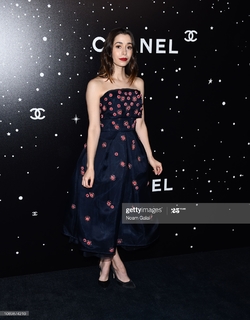 Cristin Milioti feet photo thumbnail