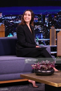 Cristin Milioti feet photo thumbnail