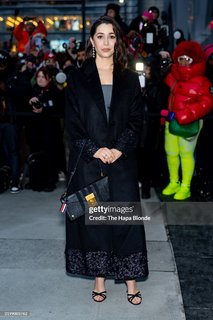 Cristin Milioti feet photo thumbnail