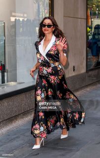 Cristin Milioti feet photo thumbnail