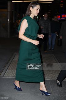 Cristin Milioti feet photo thumbnail