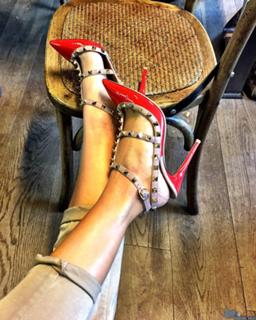 Cristina Buccino feet photo thumbnail