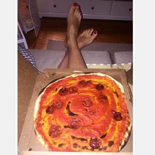 Cristina Buccino feet photo thumbnail