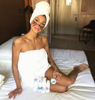 Cristina Buccino feet photo thumbnail