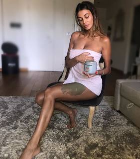 Cristina Buccino feet photo thumbnail