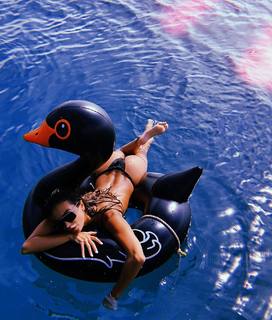 Cristina Buccino feet photo thumbnail