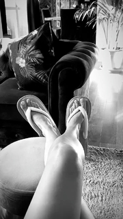 Cristina Buccino feet photo thumbnail
