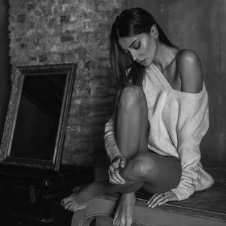 Cristina Buccino feet photo thumbnail