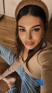 Cristina Buccino feet photo thumbnail