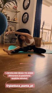Cristina Buccino feet photo thumbnail