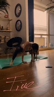Cristina Buccino feet photo thumbnail