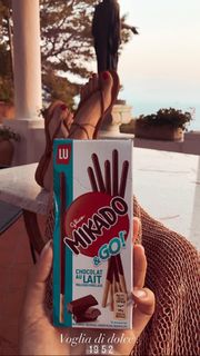 Cristina Buccino feet photo thumbnail