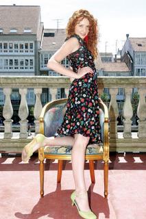 Cristina Castaño feet photo thumbnail