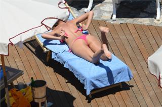 Cristina Chiabotto feet photo thumbnail