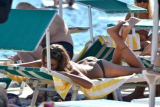 Cristina Chiabotto feet photo thumbnail