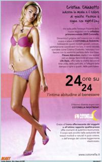 Cristina Chiabotto feet photo thumbnail
