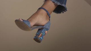 Cristina Chiabotto feet photo thumbnail