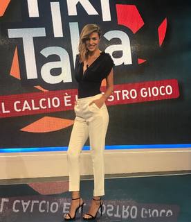 Cristina Chiabotto feet photo thumbnail