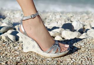 Cristina Chiabotto feet photo thumbnail